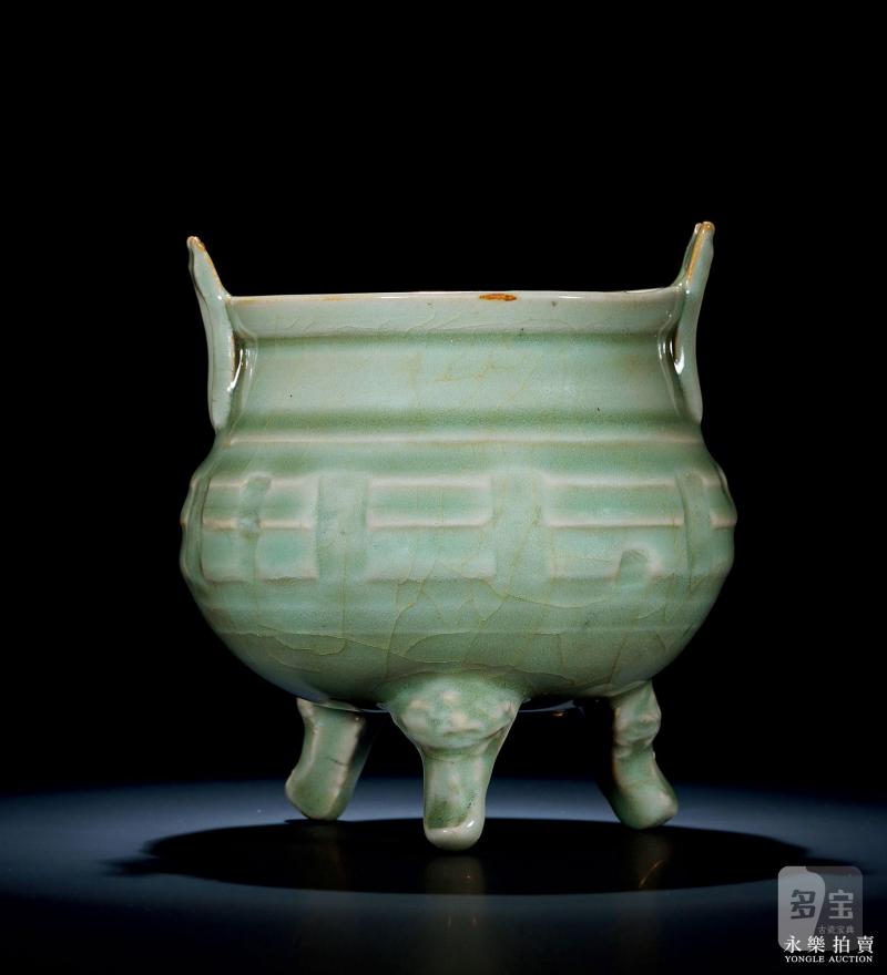明 龙泉窑梅子青釉八卦三足炉